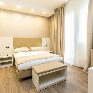 https://hotel-touring.hotelslidodijesolo.com
